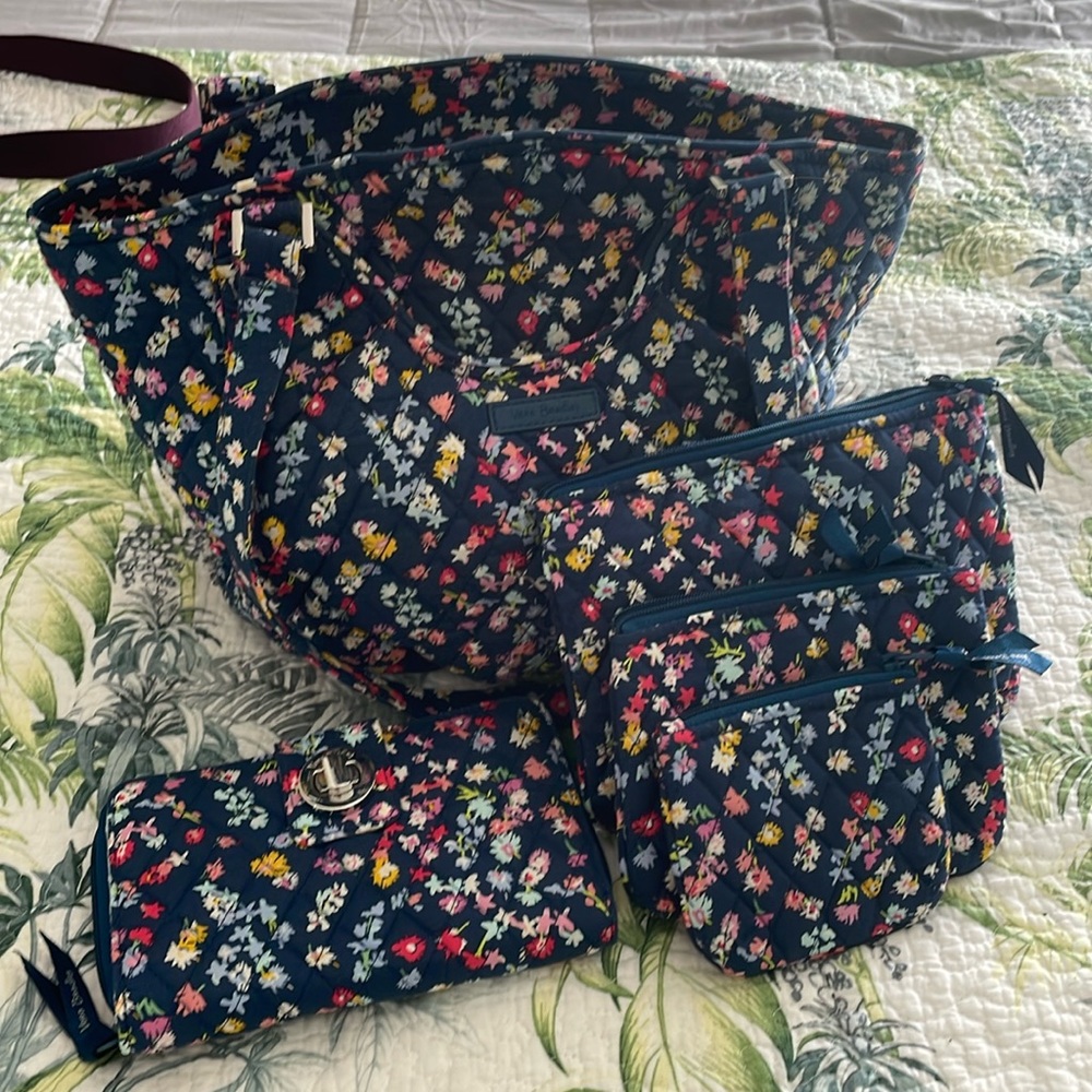 Like new Glenna! Perfect for spring!!! Ships same or next day!!🌷🌸🌺💐